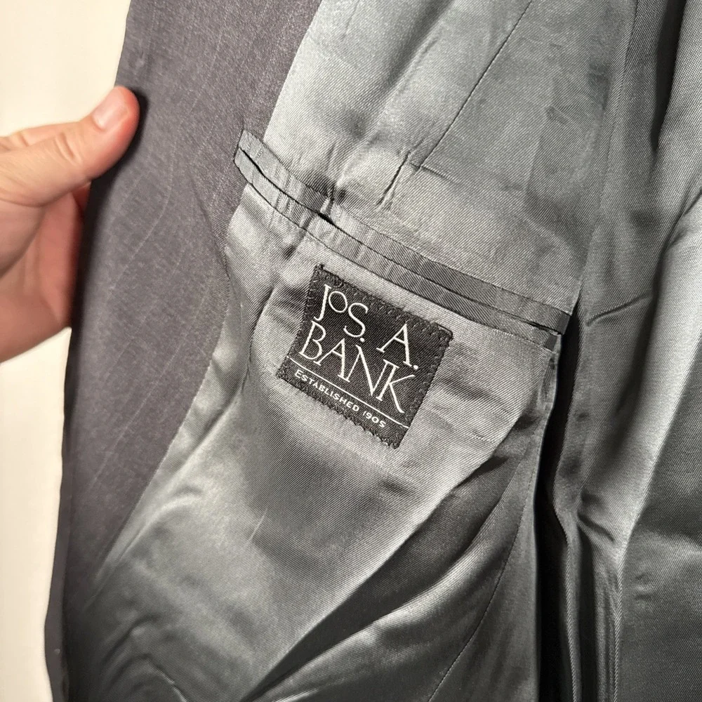 Jos A Bank Suit 40L Black Pinstriped‎ Wool 33x28 Pleat Pants 3 Button 3 Piece